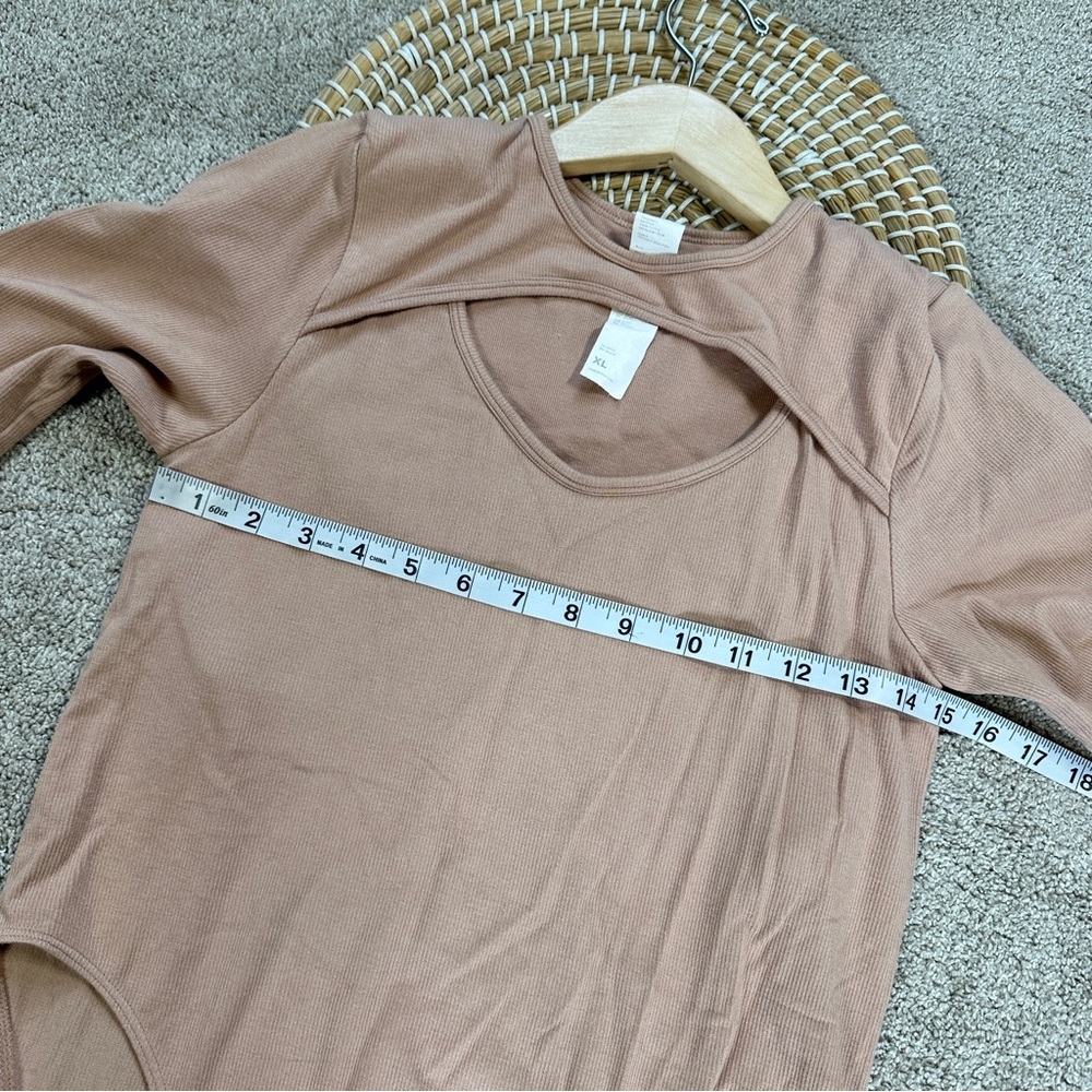 Fabletics Women’s Finely Cutout Seamless Bodysuit Ribbed Shortsleeve Desert XL - Picture 13 of 15